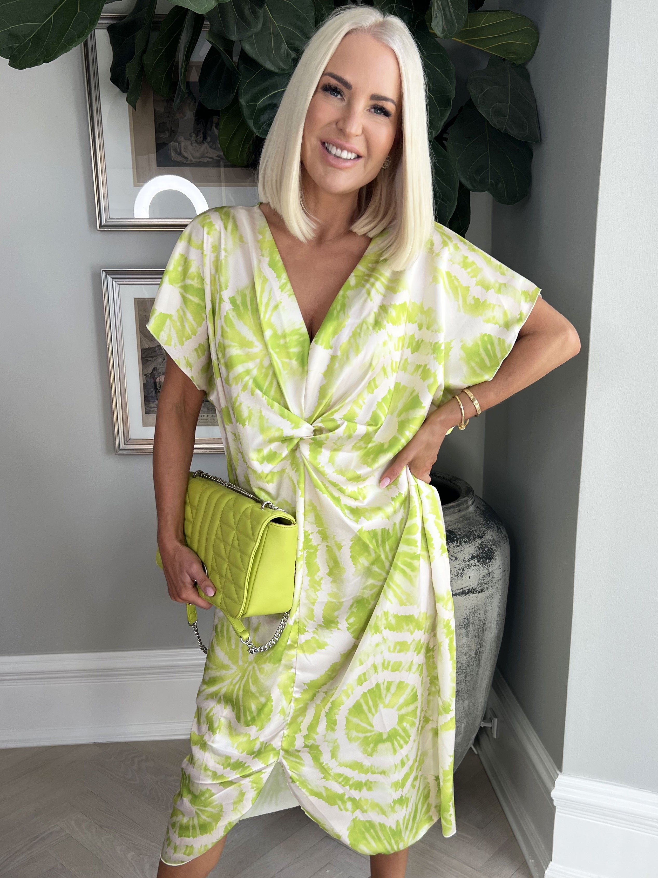 Juno Batik - Söt batikklänning med knut på bröstet - Purple